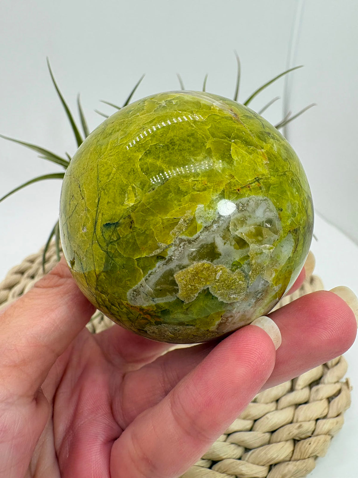 Esfera de ópalo verde de Madagascar