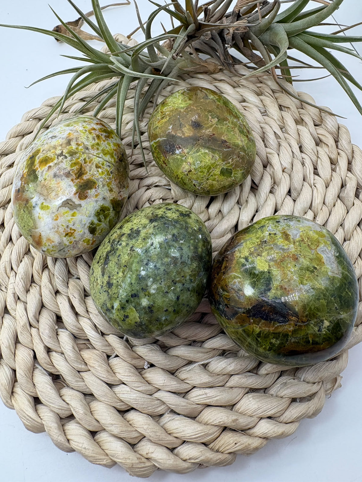 Ópalo verde de Madagascar rodado
