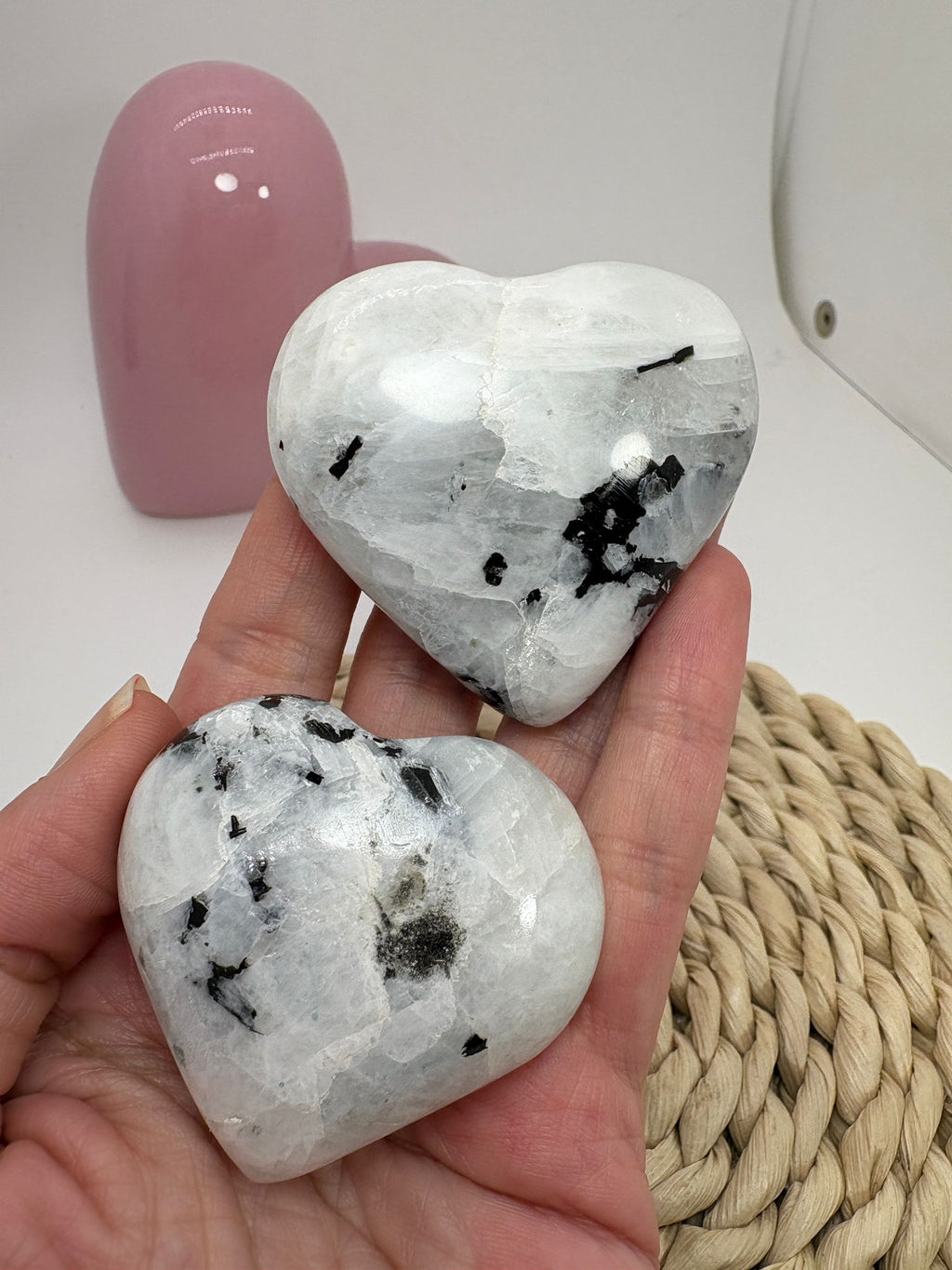 Corazón de piedra luna con mica biotita