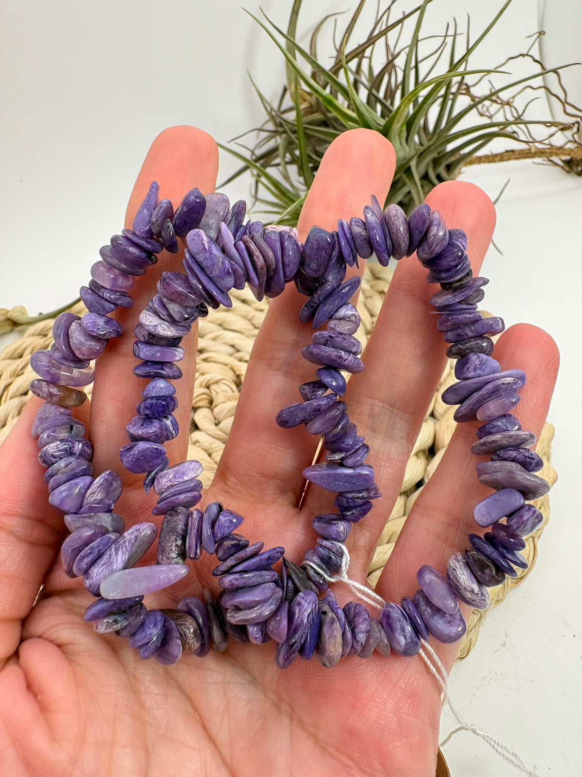 Pulsera de charoita con chips pulidos