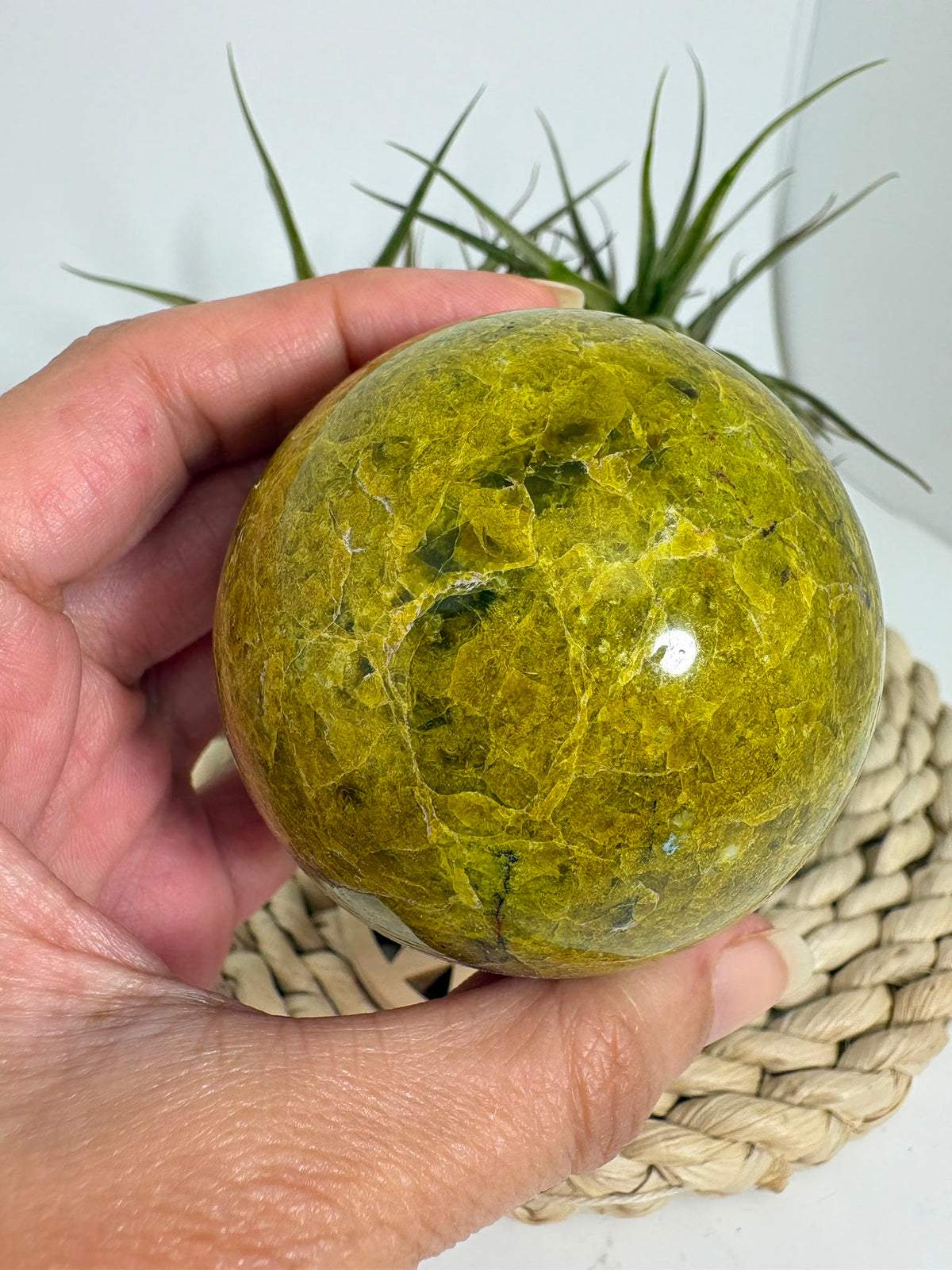 Esfera de ópalo verde de Madagascar