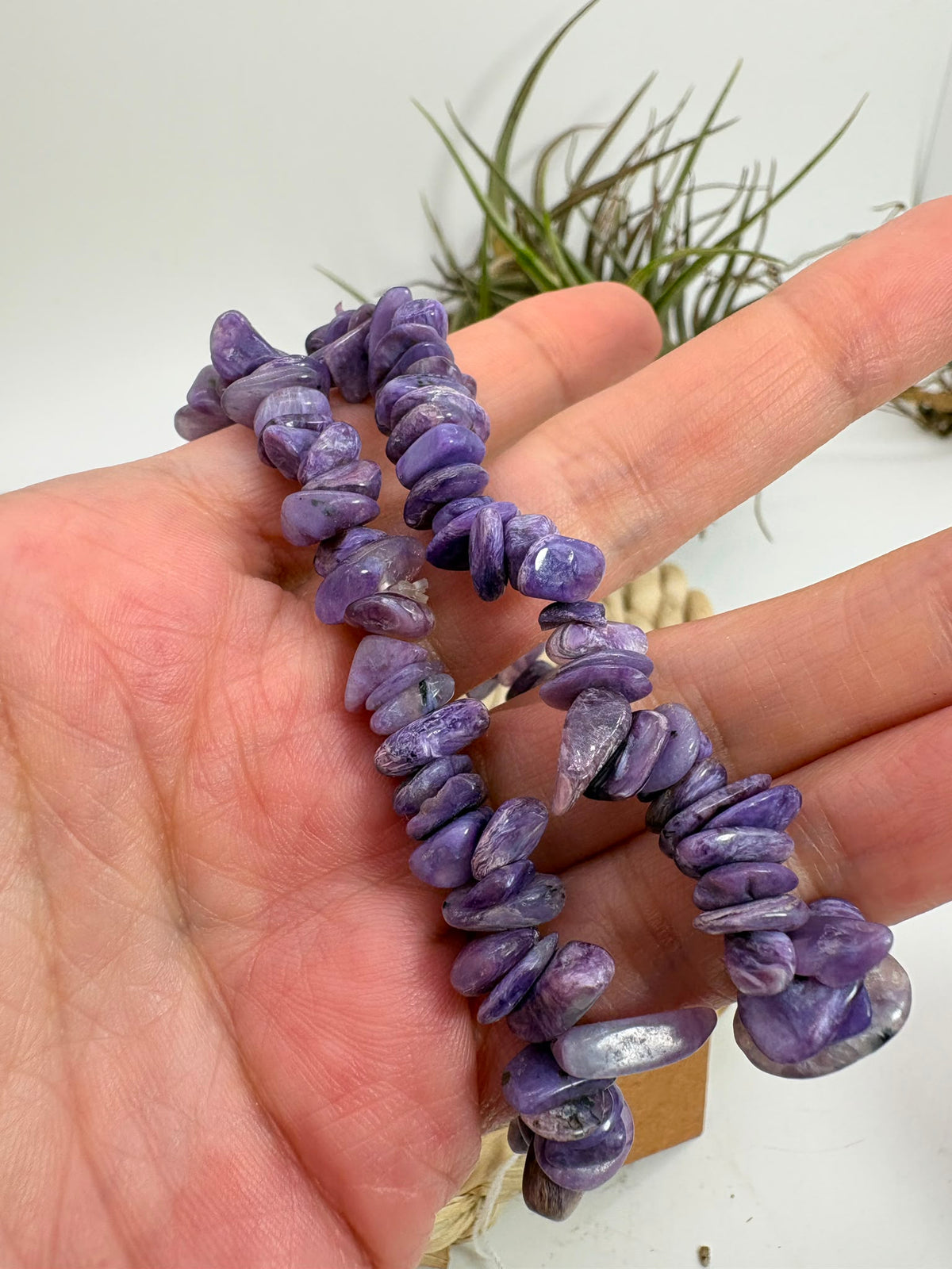 Pulsera de charoita con chips pulidos