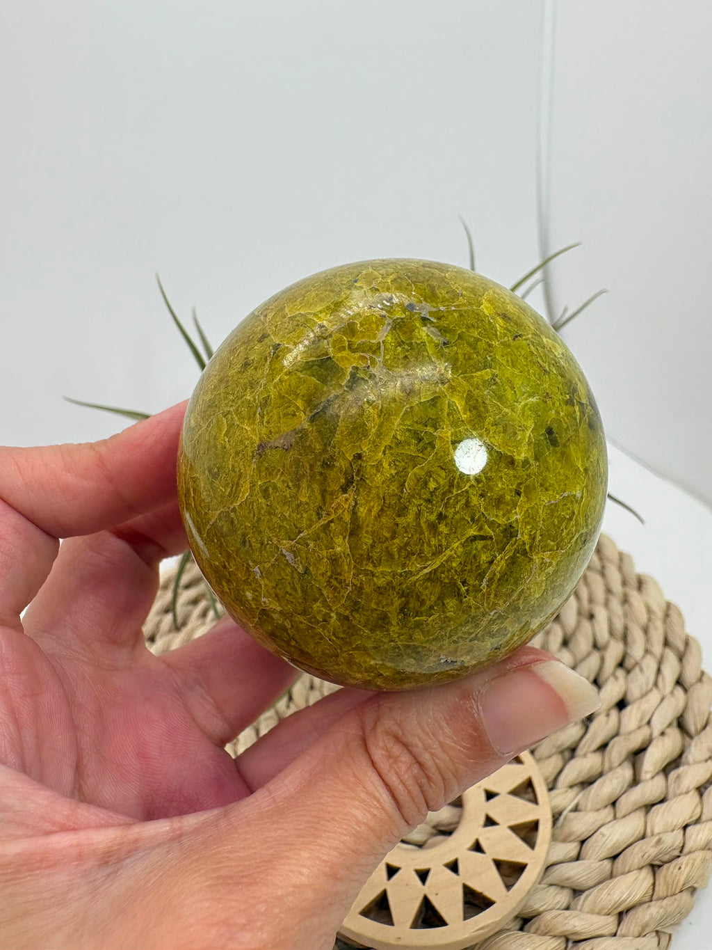 Esfera de ópalo verde de Madagascar