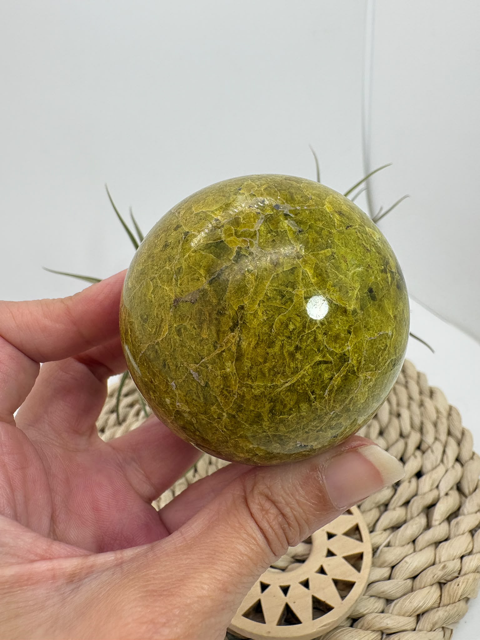 Esfera de ópalo verde de Madagascar