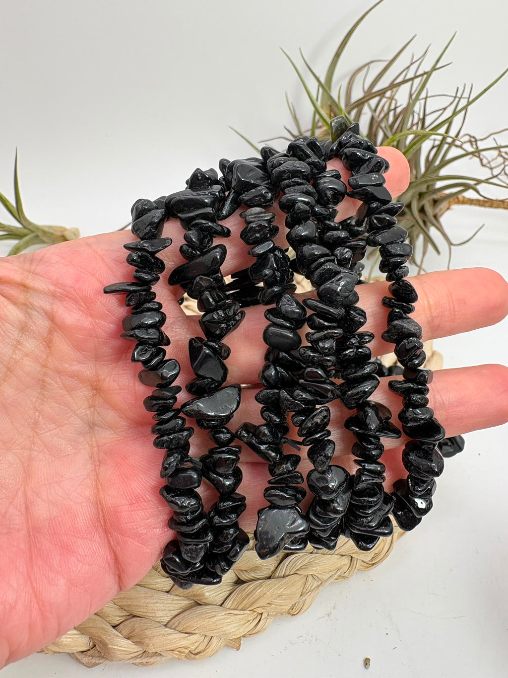 Pulsera de turmalina negra con chips pulidos