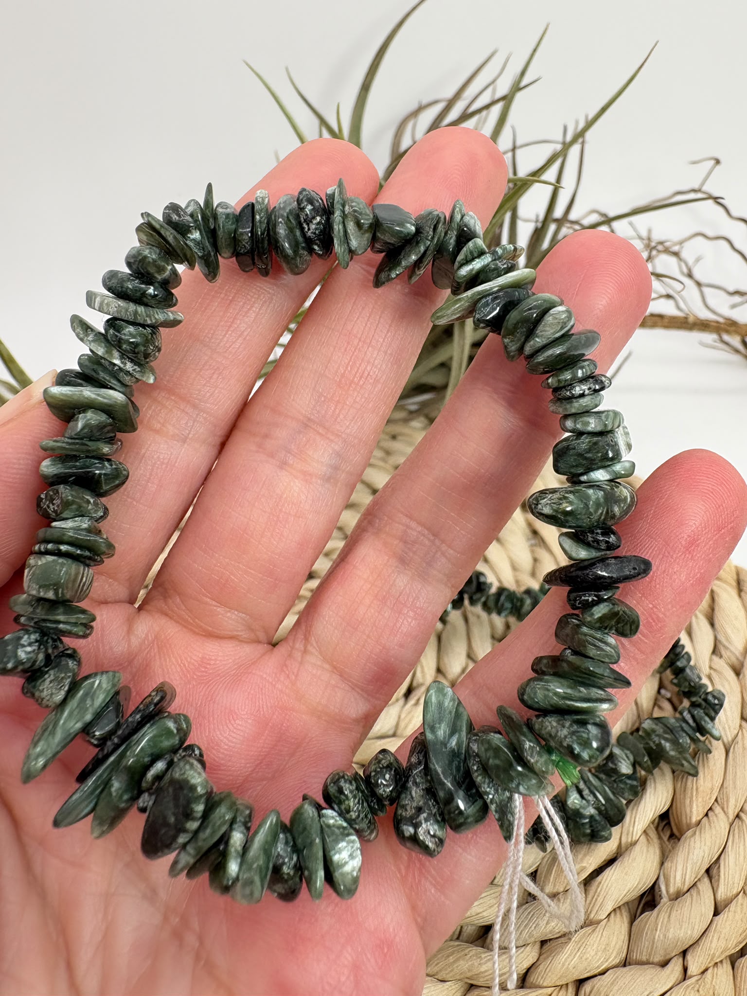 Pulsera de serafinita natural con chips pulidos