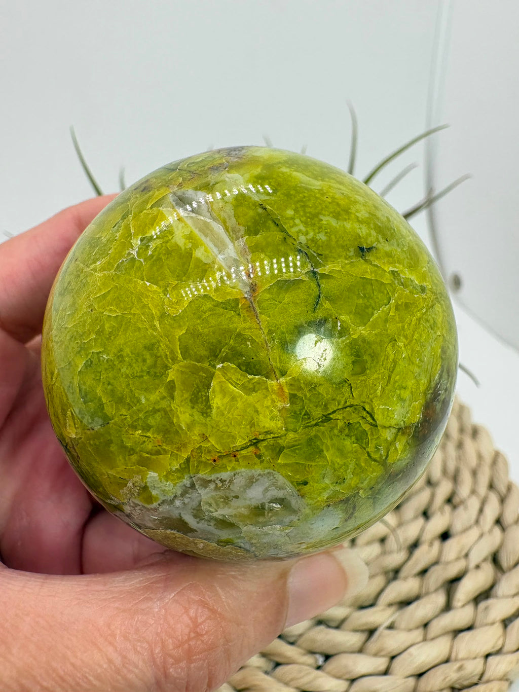 Esfera de ópalo verde de Madagascar