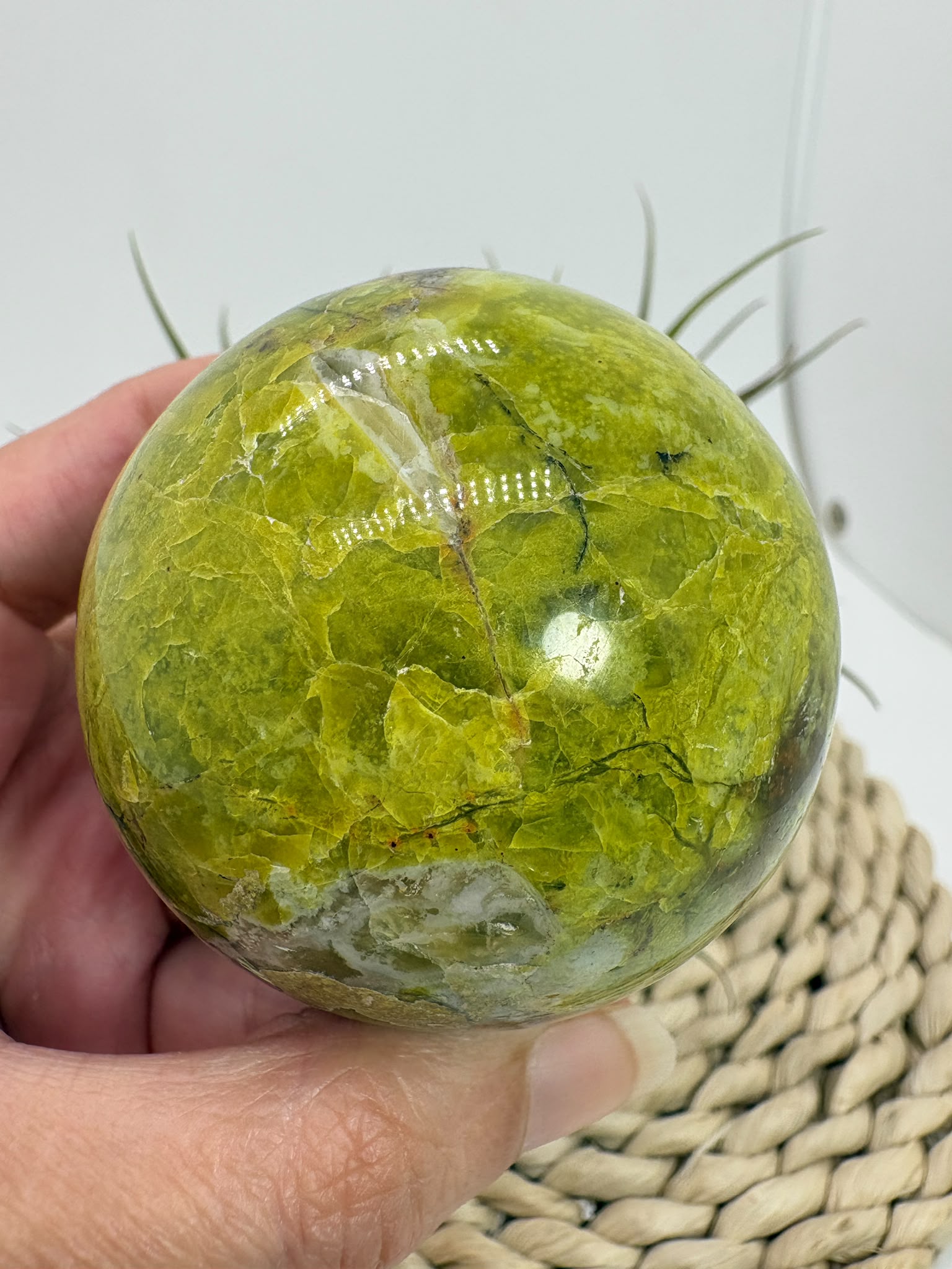 Esfera de ópalo verde de Madagascar