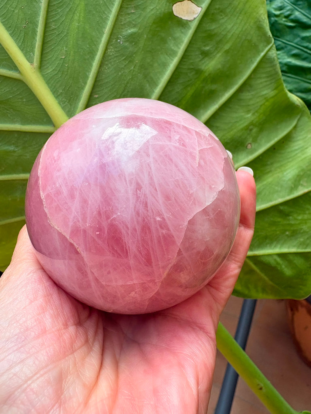 Esfera  de cuarzo rosa natural pulido