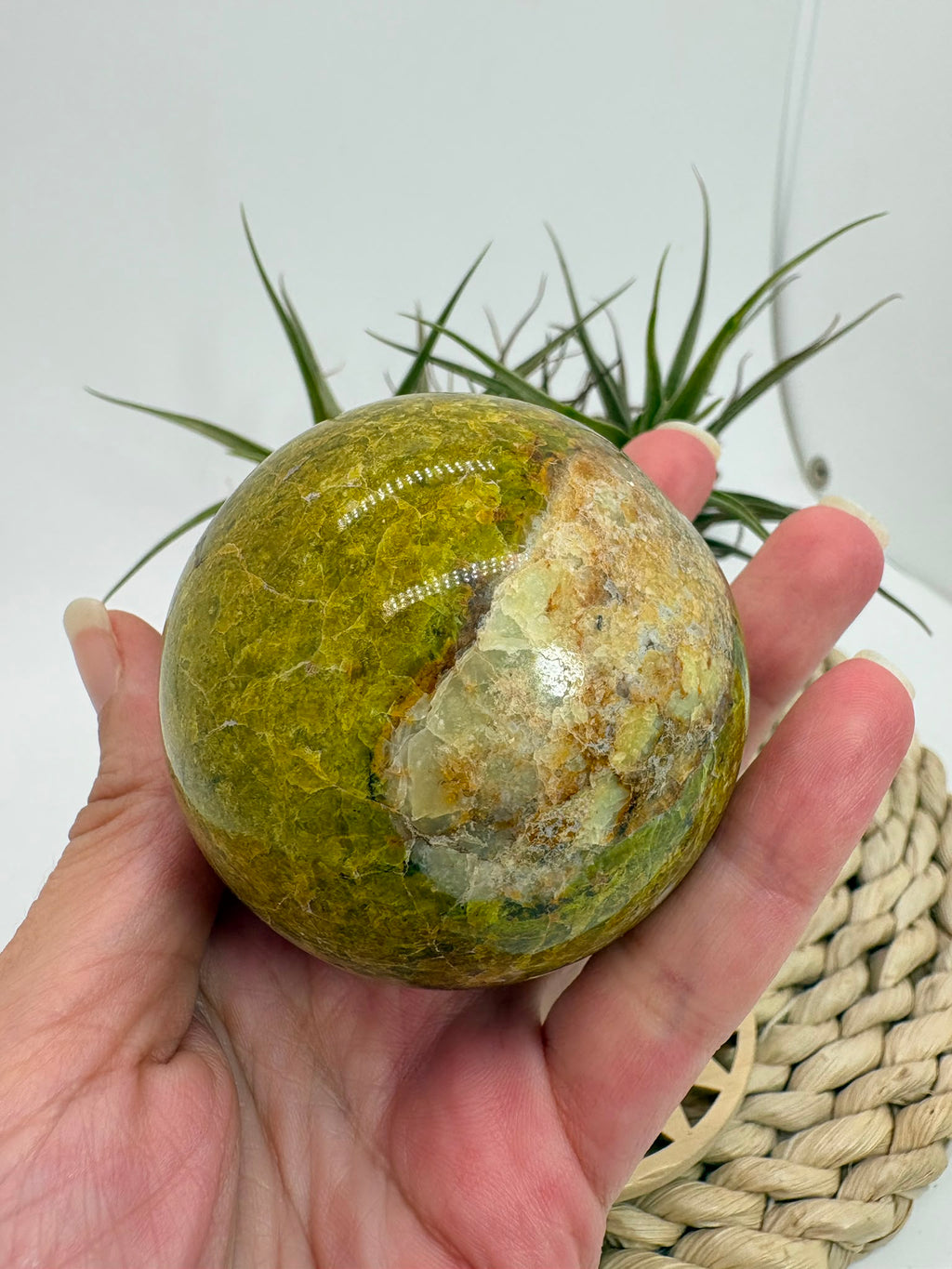 Esfera de ópalo verde de Madagascar
