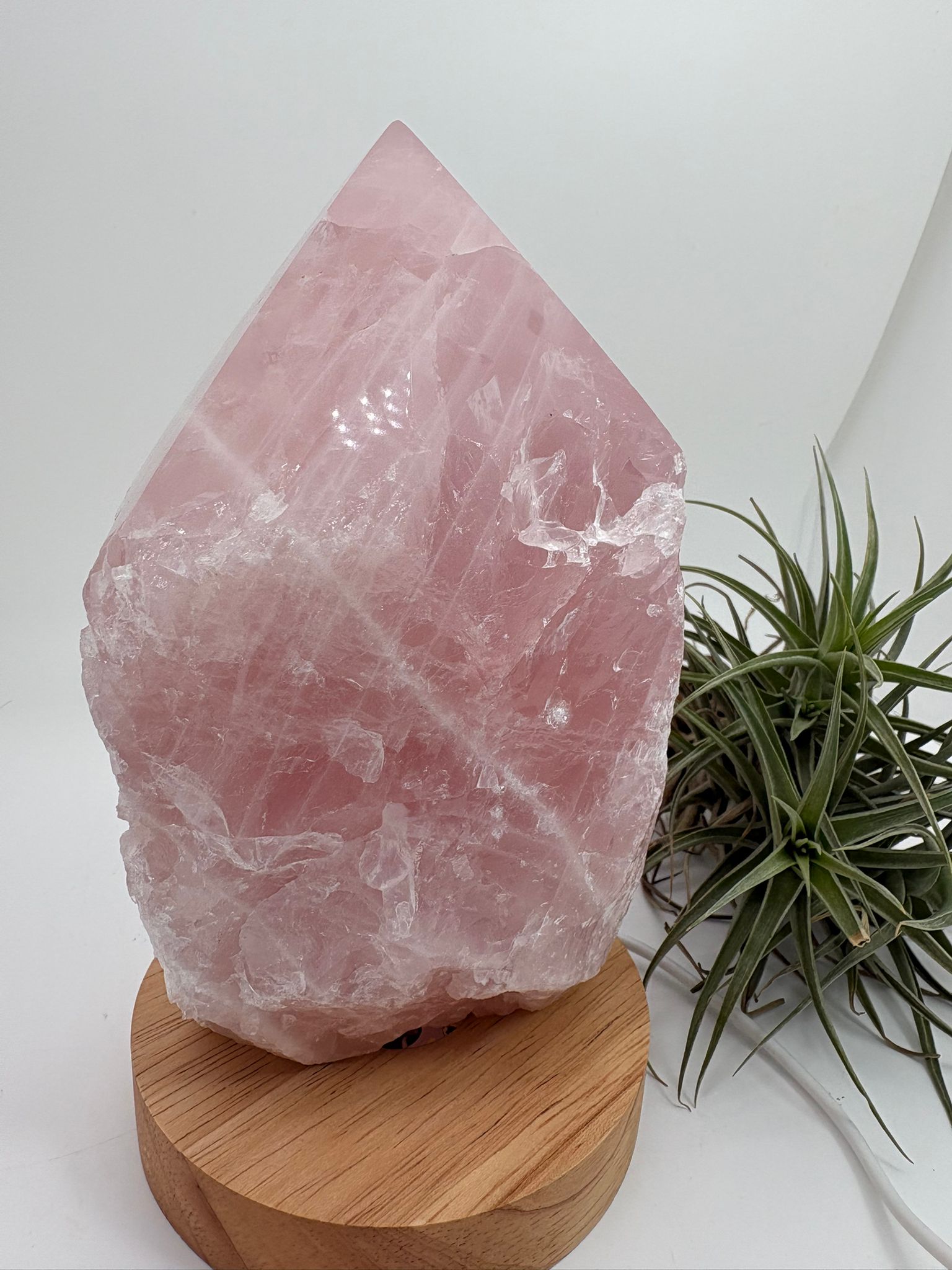 Lámpara de cuarzo rosa natural con base LED USB