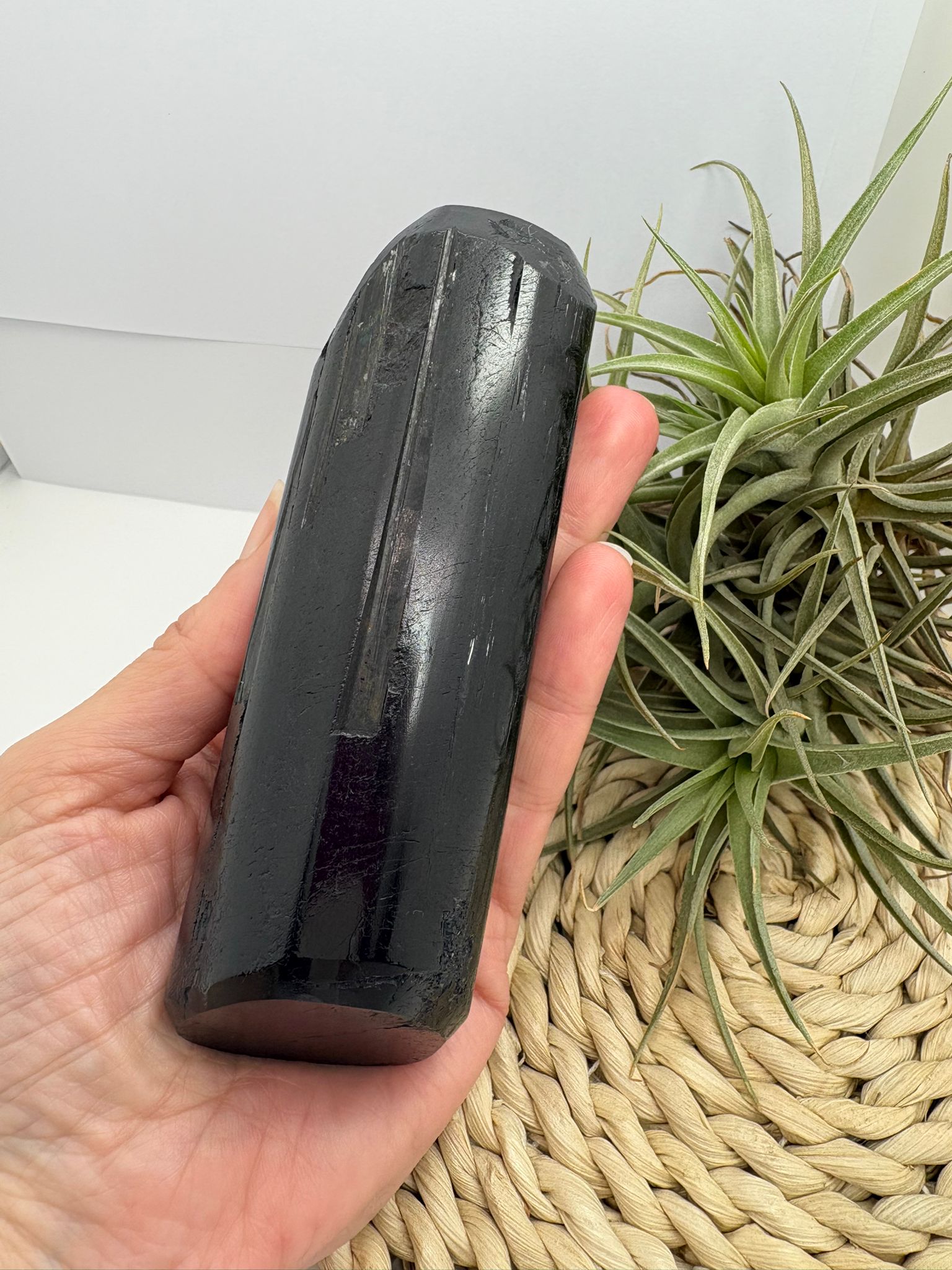 Turmalina negra semi pulida- protección