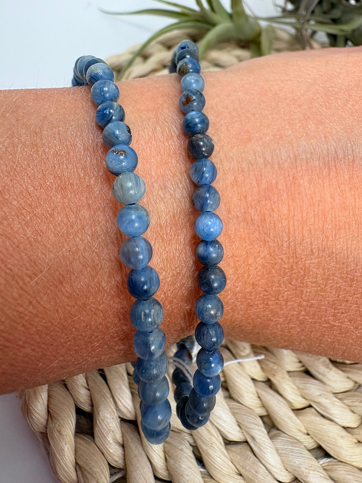 Pulsera de cianita azul 4mm