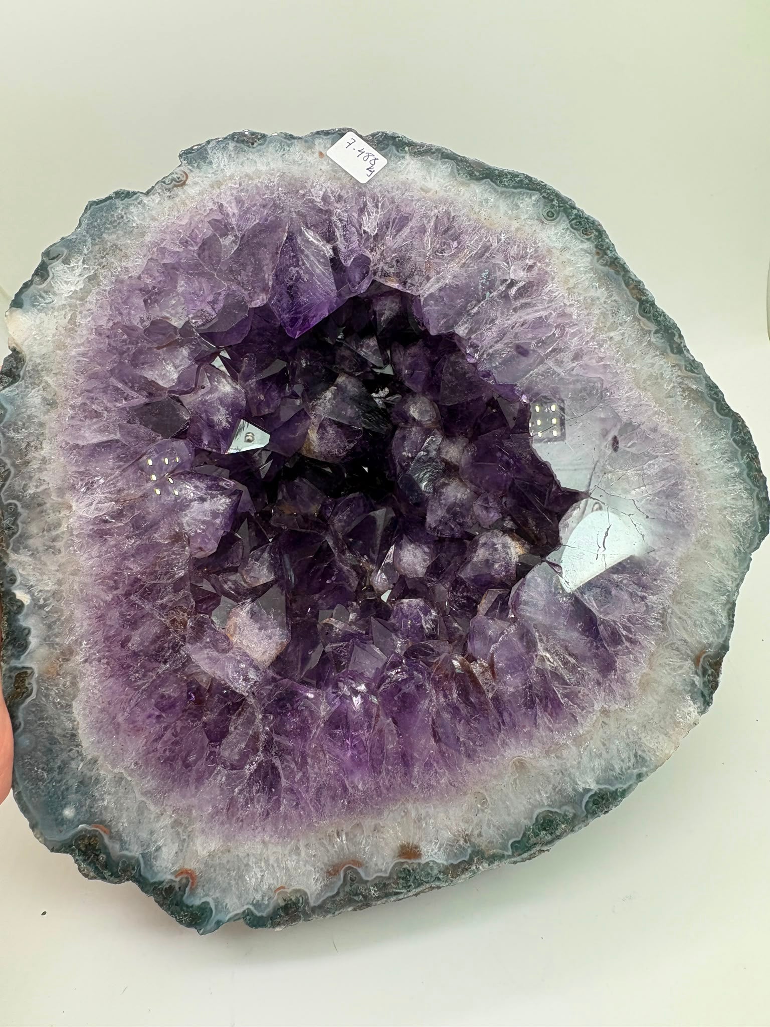 Geoda de amatista natural de Brasil – Pieza de gran tamaño y calidad.