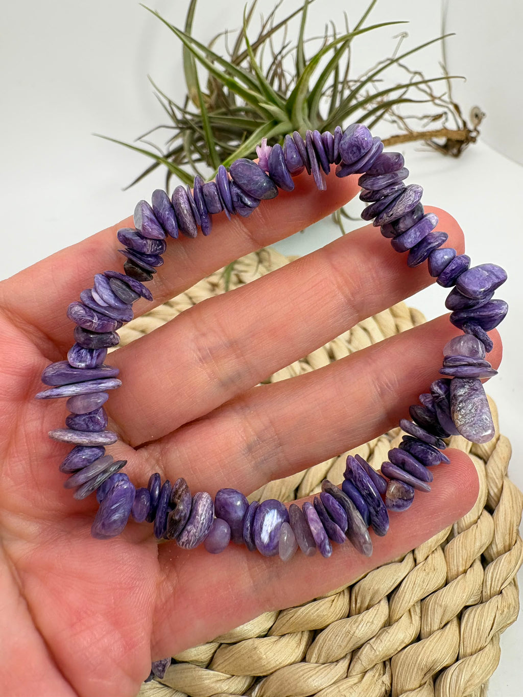 Pulsera de charoita con chips pulidos