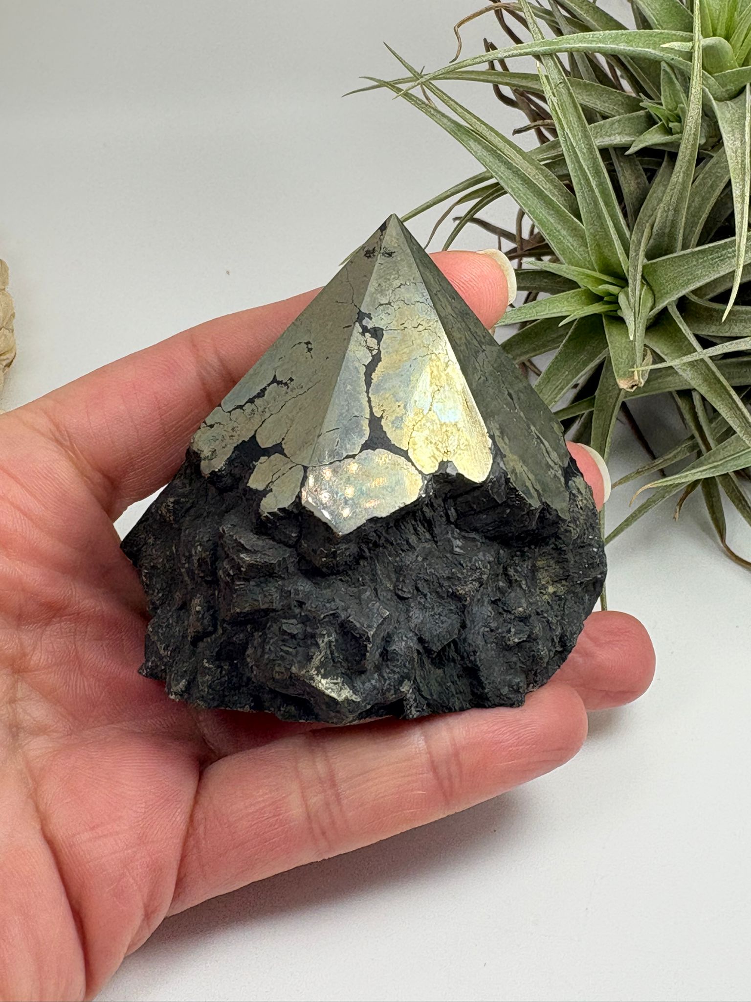 Punta de pirita natural semi pulida, piedra de enraizamiento, protección y abundancia