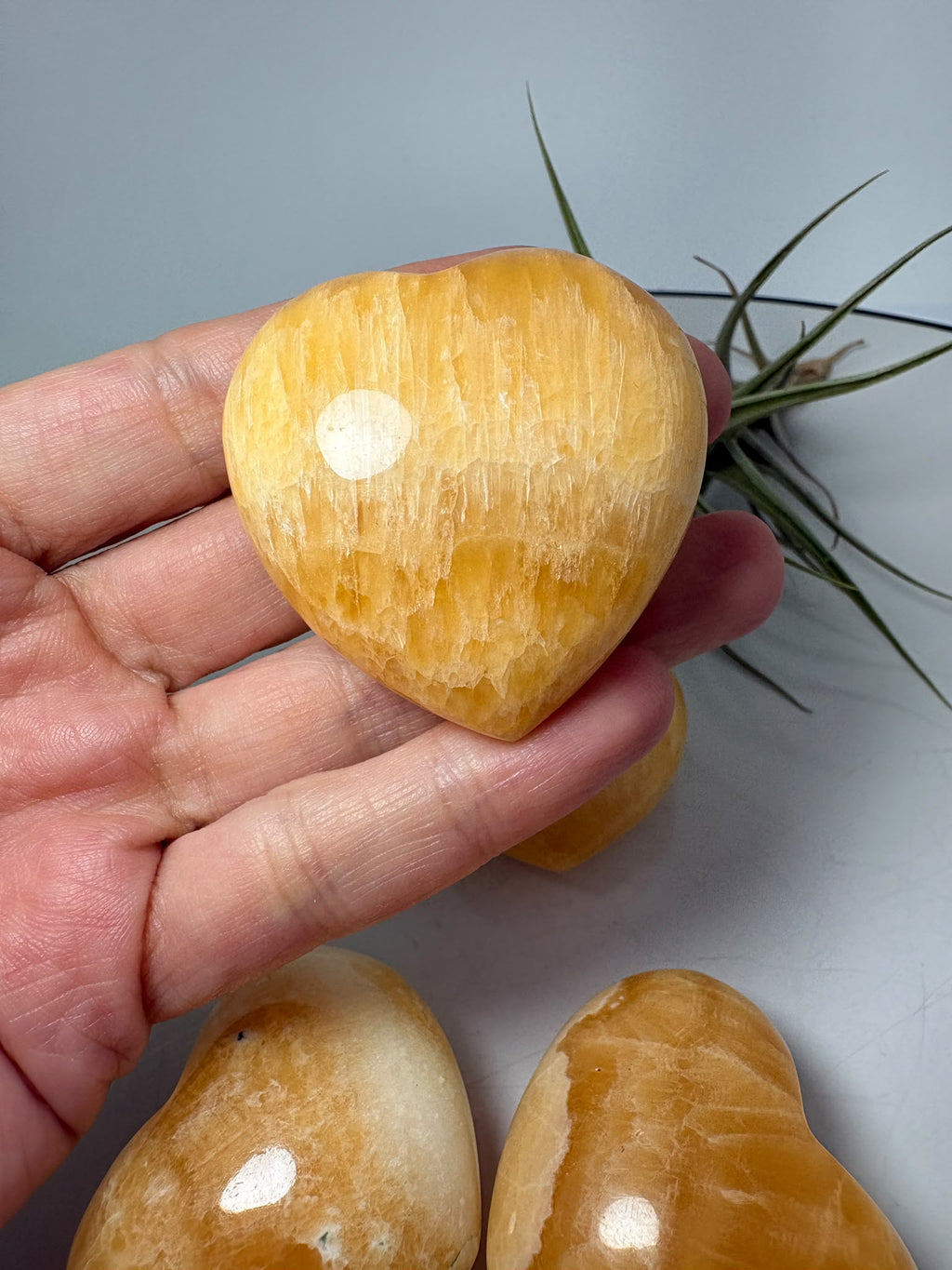 Corazón de calcita amarilla - chakra plexo solar piedra natural - foto 2