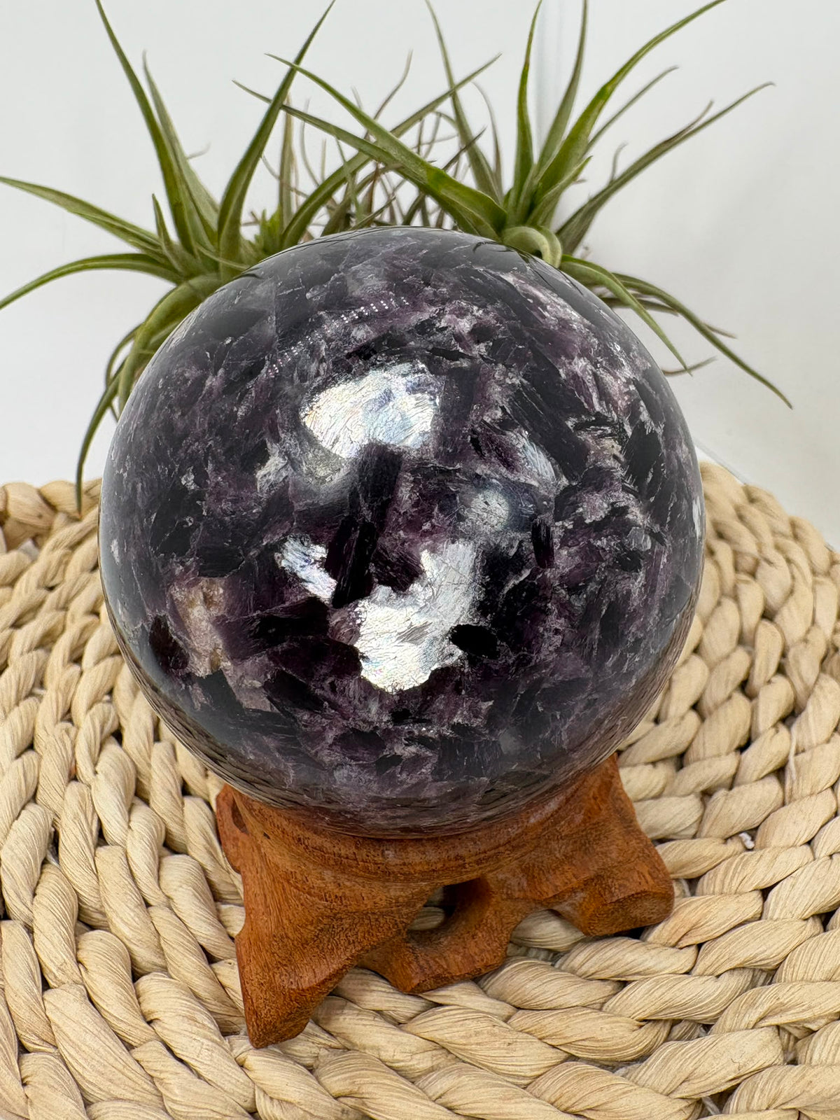 Esfera de mica  lepidolita natural