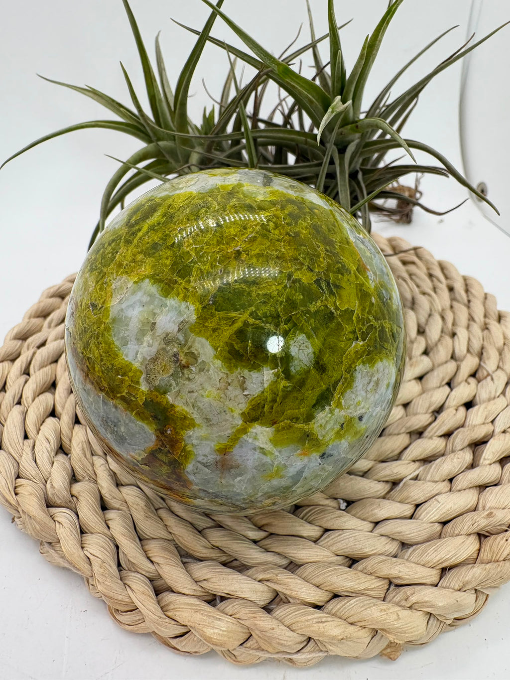 Esfera de ópalo verde de Madagascar