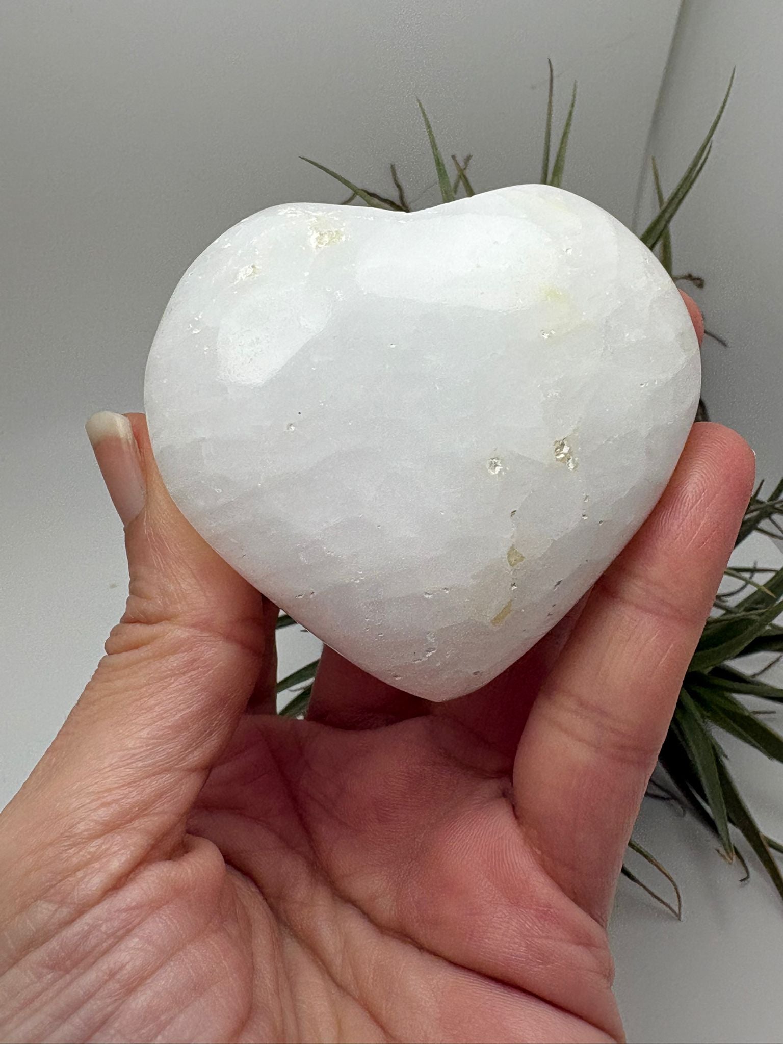 Corazón de escolecita natural 6cm-energía angelical y calma profunda