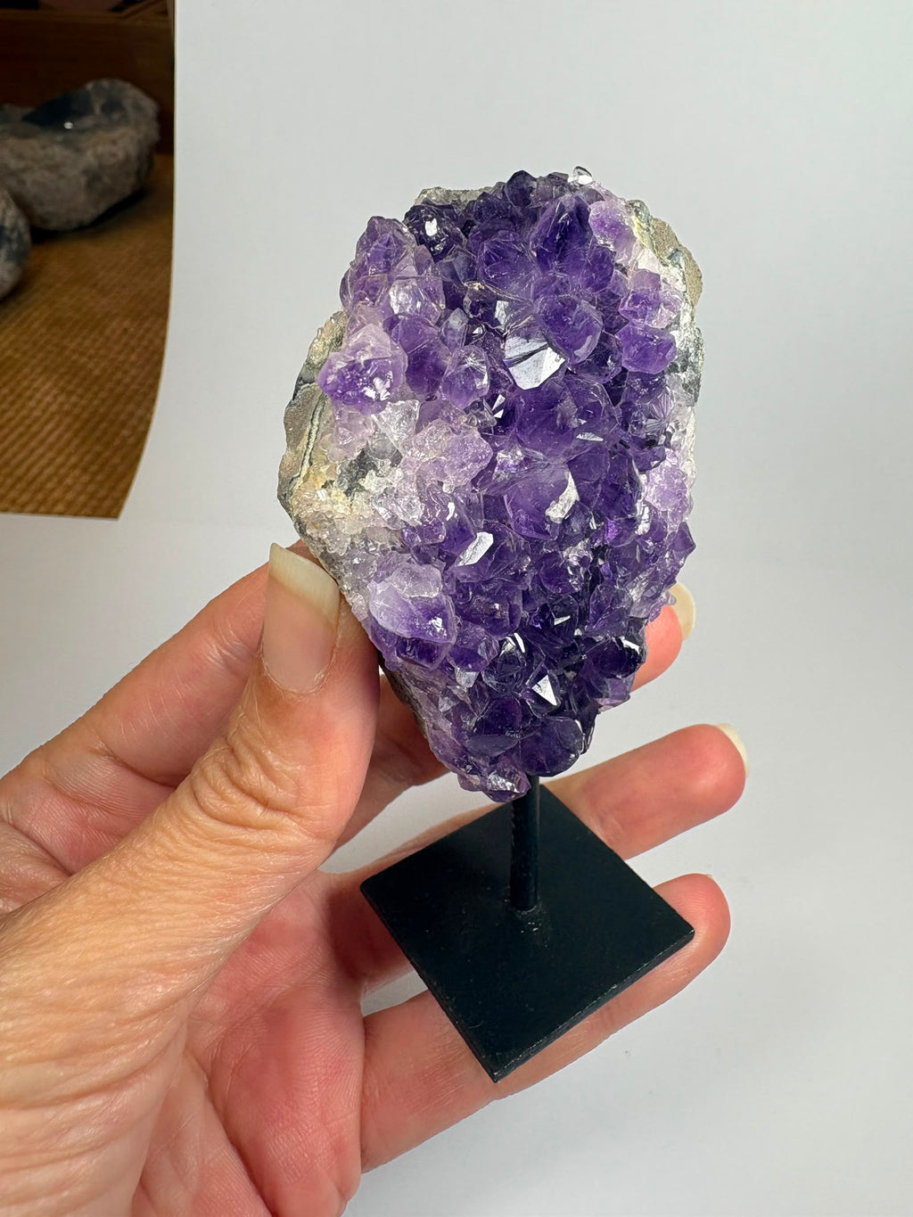 Drusa de amatista natural - cristales violetas brillantes