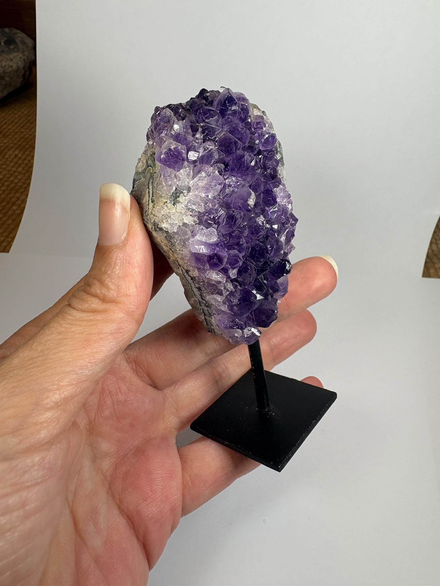 Drusa de amatista natural - cristales violetas brillantes