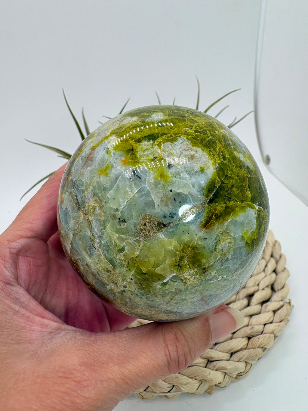 Esfera de ópalo verde de Madagascar