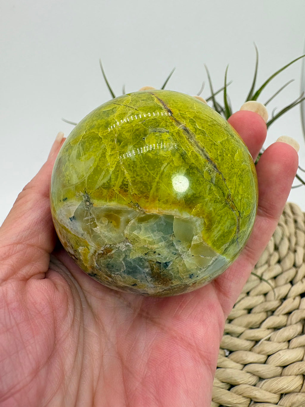 Esfera de ópalo verde de Madagascar