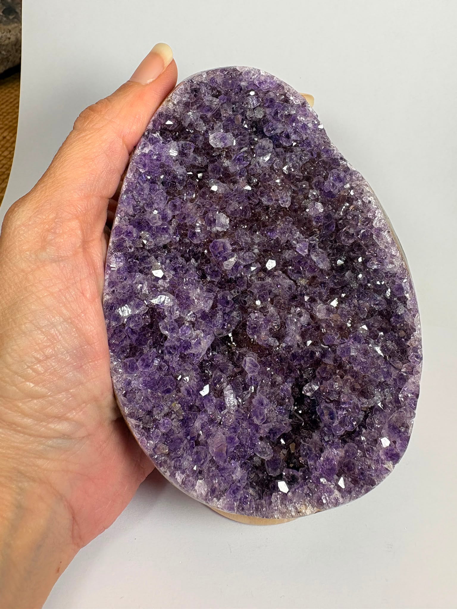 Drusa de amatista natural - cristales violetas brillantes