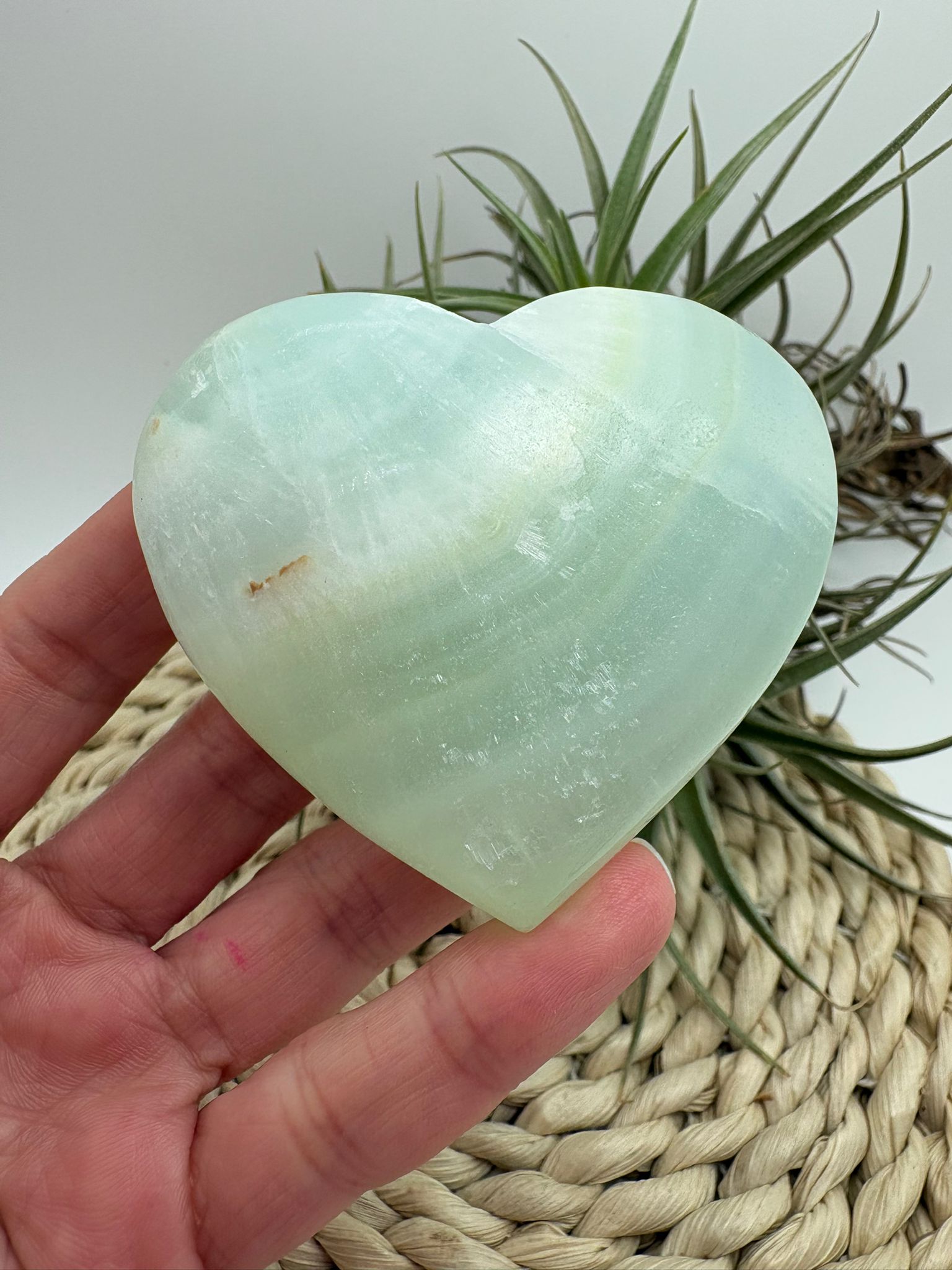 Corazón  de calcita pistacho natural