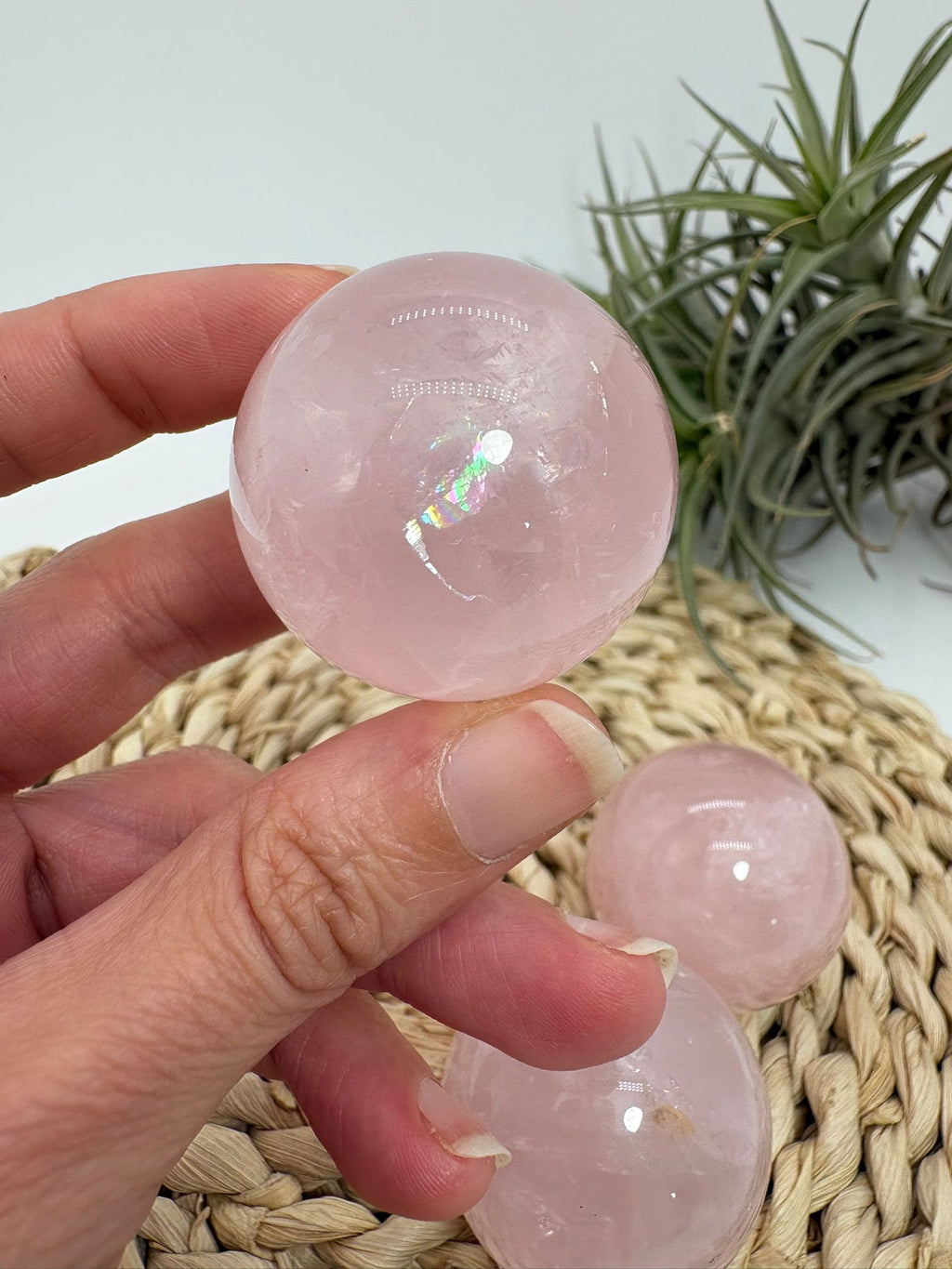 Esfera de cuarzo rosa cristalino pequeñas
