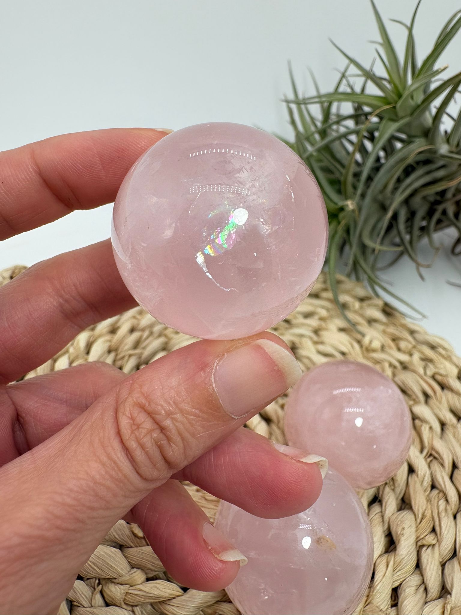 Esfera de cuarzo rosa cristalino pequeñas