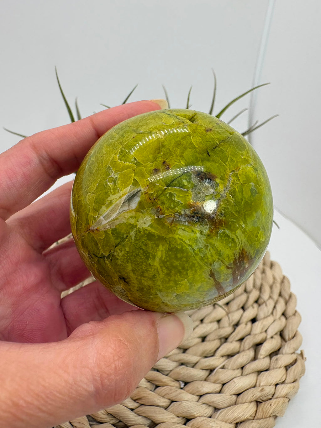 Esfera de ópalo verde de Madagascar
