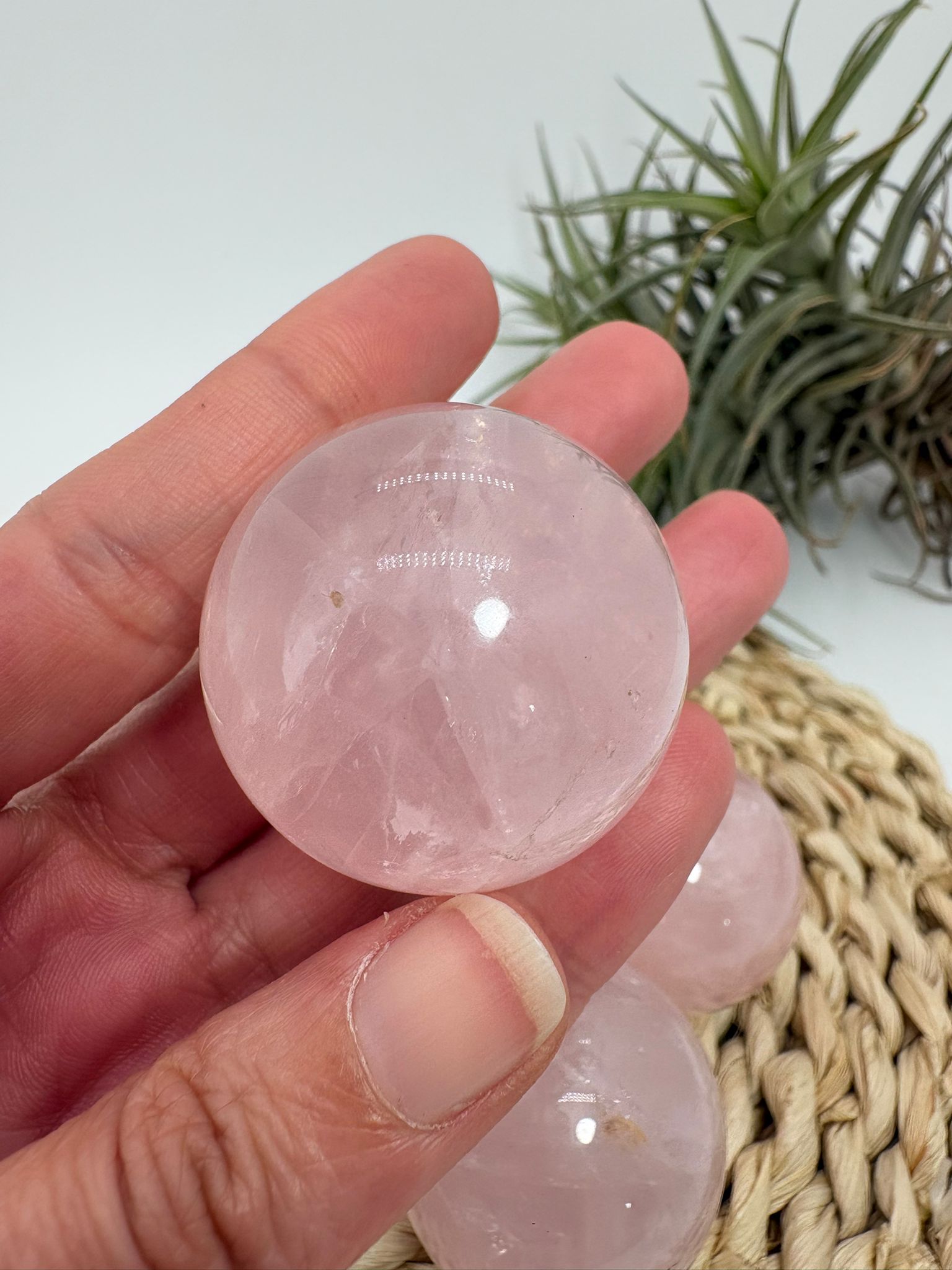 Esfera de cuarzo rosa cristalino pequeñas
