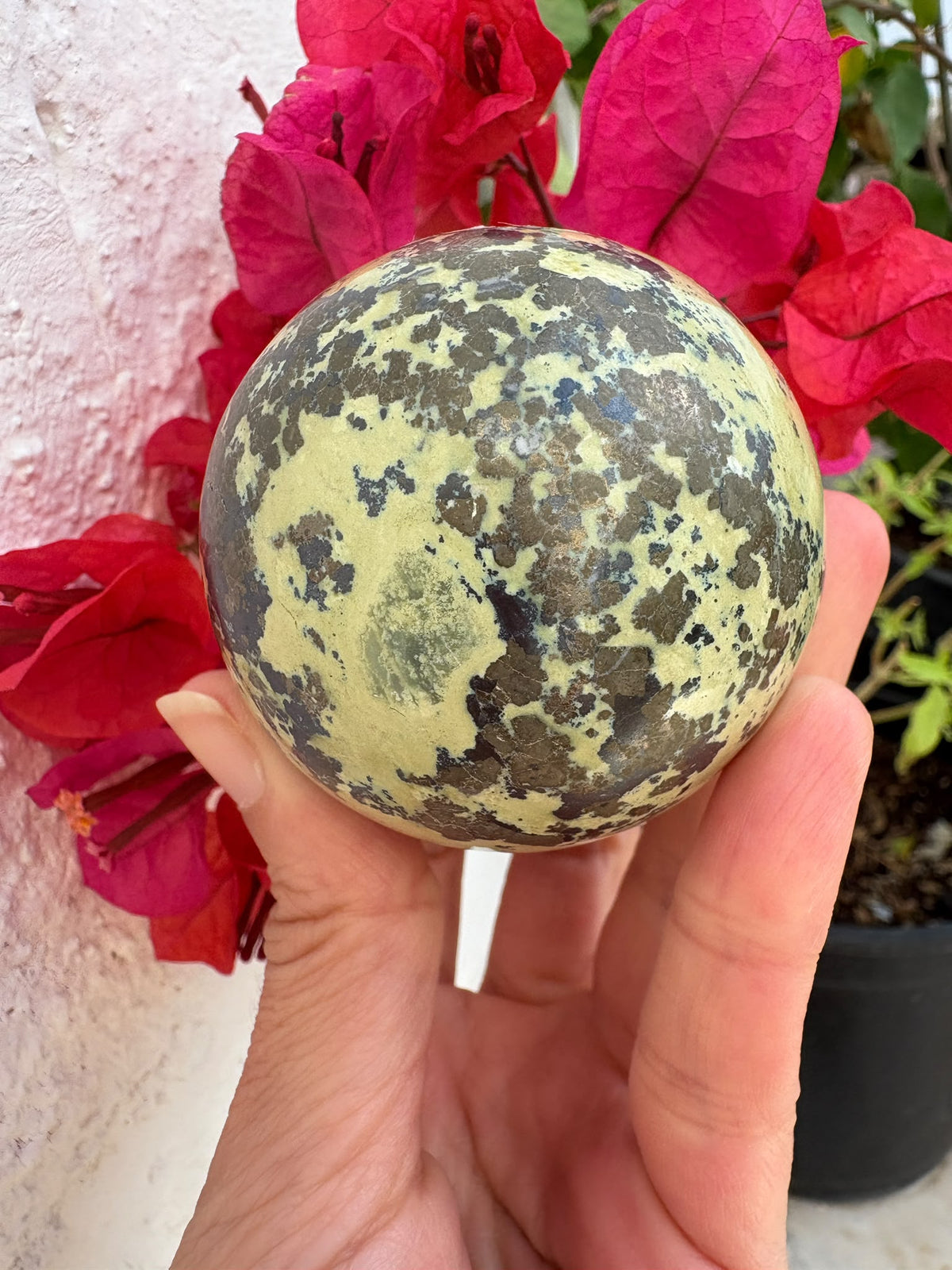 Esfera de serpentina con calcopirita de Perú - foto 2