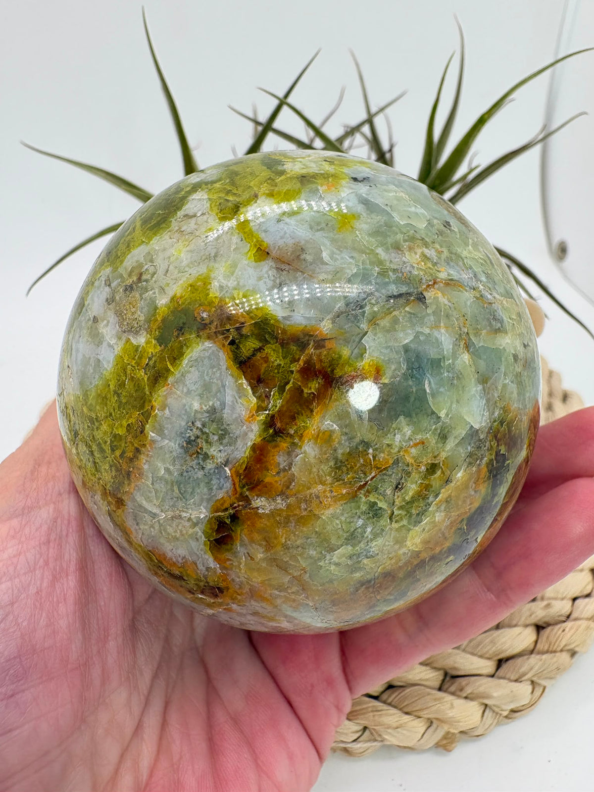 Esfera de ópalo verde de Madagascar