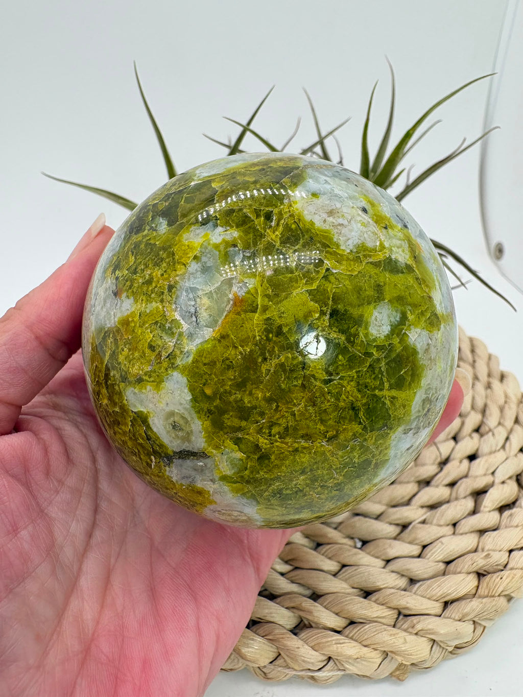 Esfera de ópalo verde de Madagascar