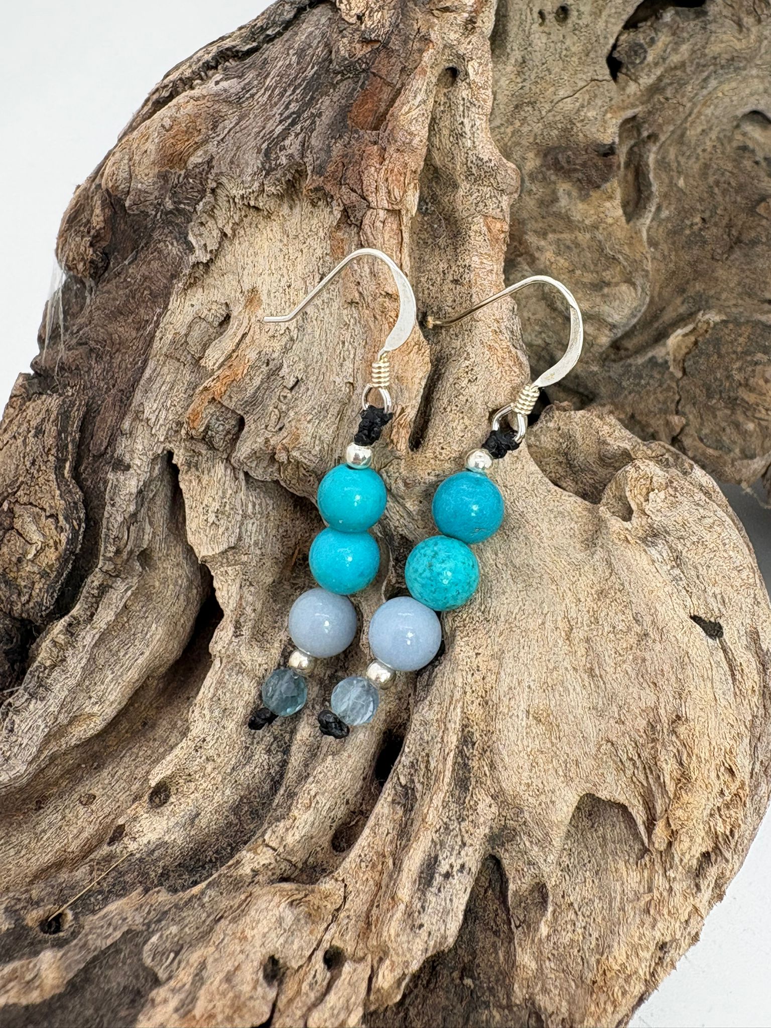 Pendientes de hemimorfita, angelita y agua marina artesanales