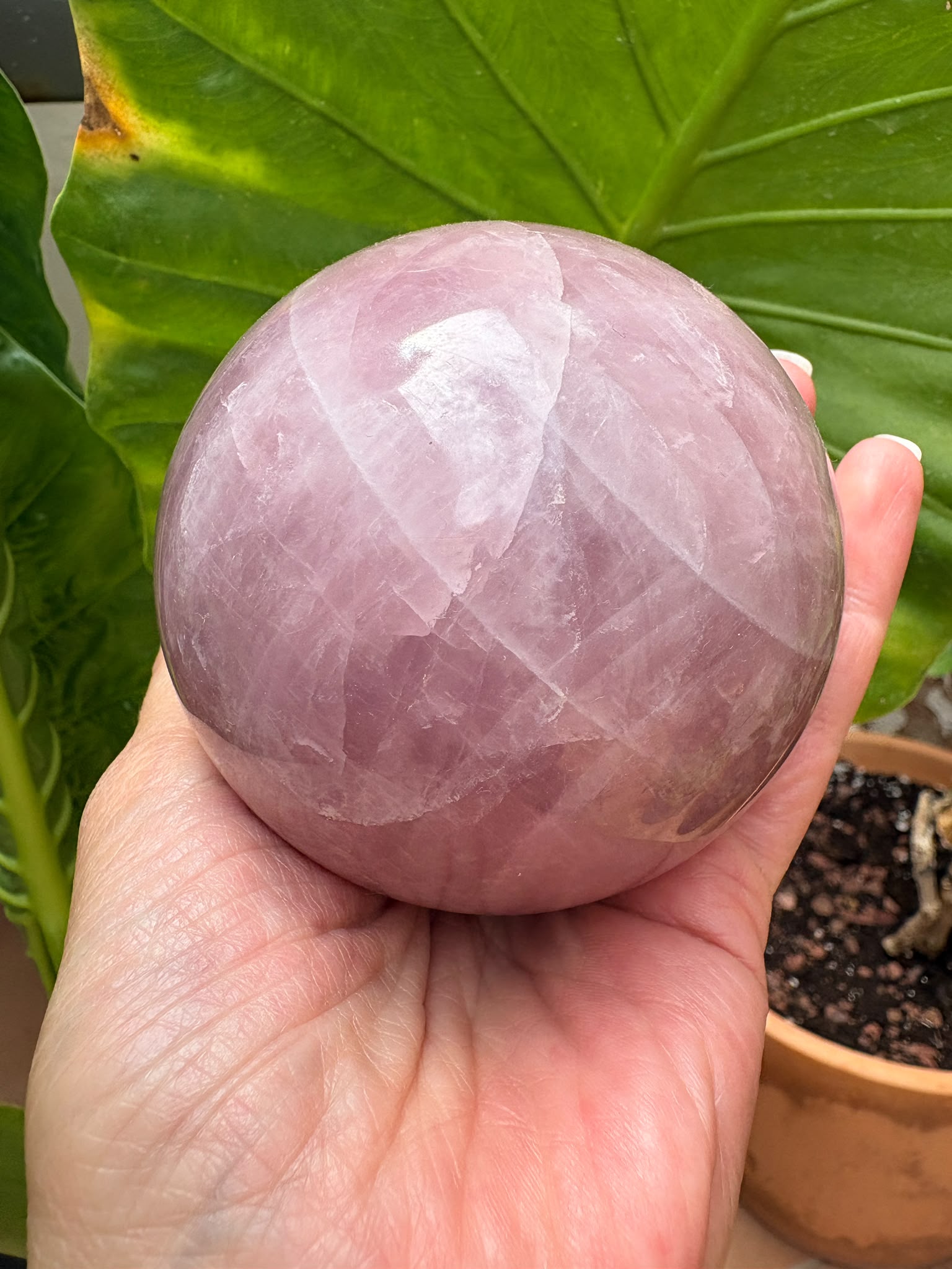 Esfera  de cuarzo rosa natural pulido