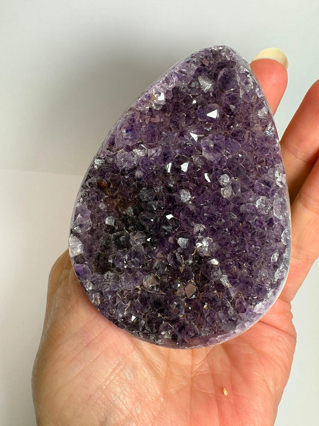 Drusa de amatista natural - cristales violetas brillantes