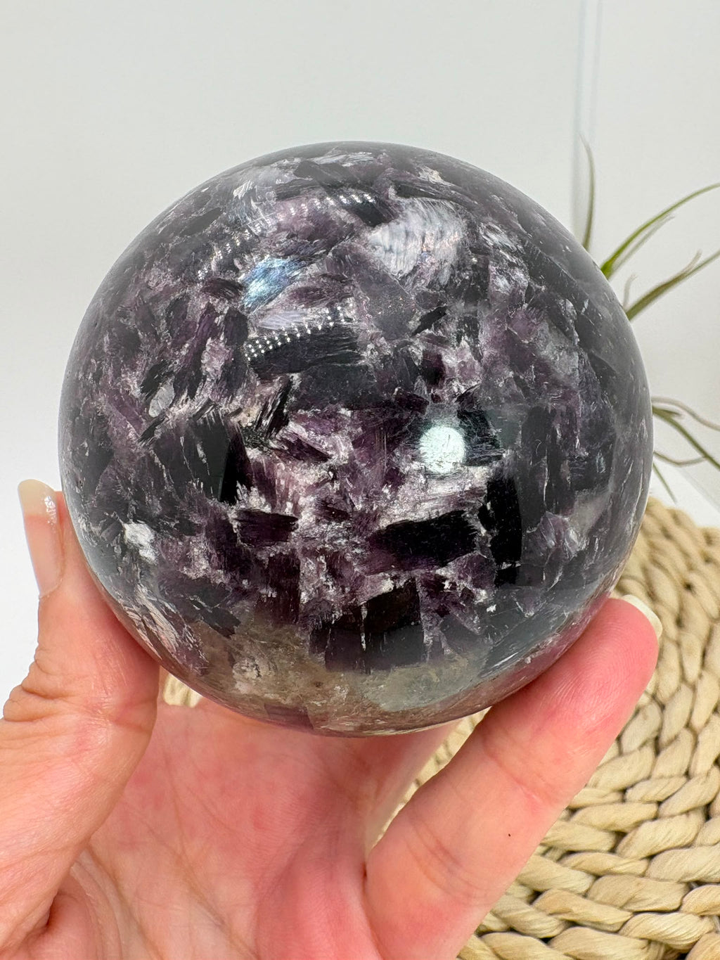 Esfera de mica  lepidolita natural
