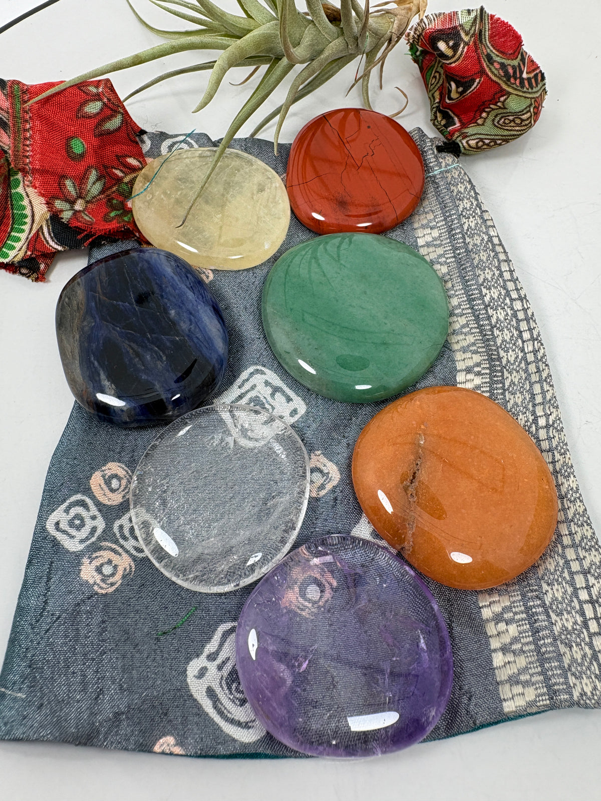 Kit de los 7 chakras con minerales y bolsita de tela