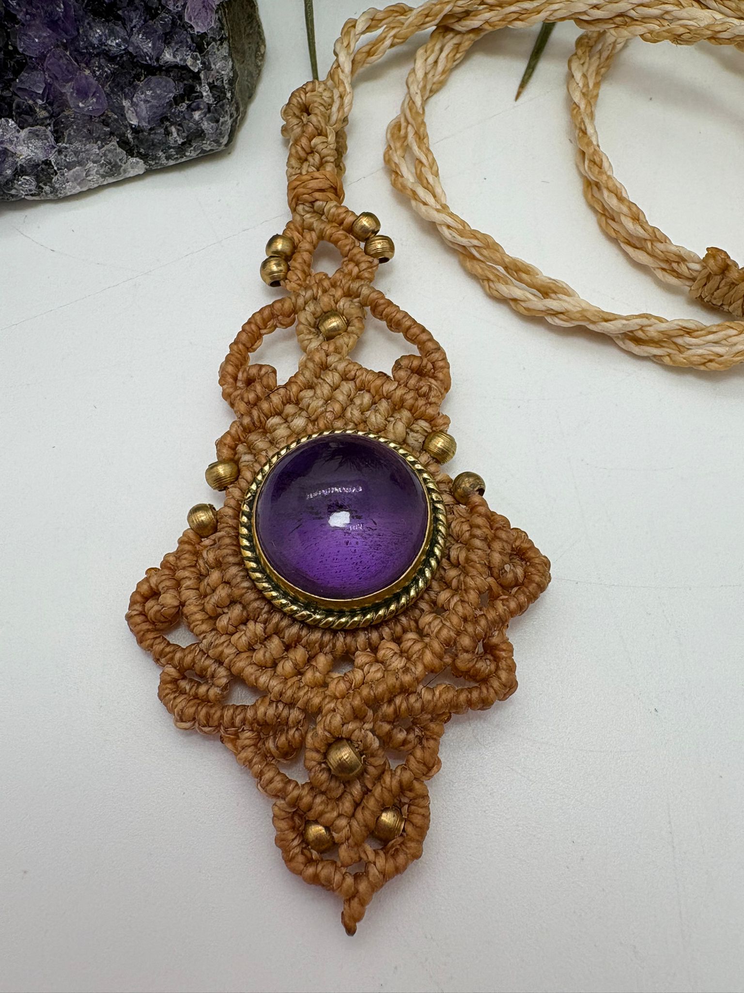 colgante macramé amatista estilo boho hecho a mano 