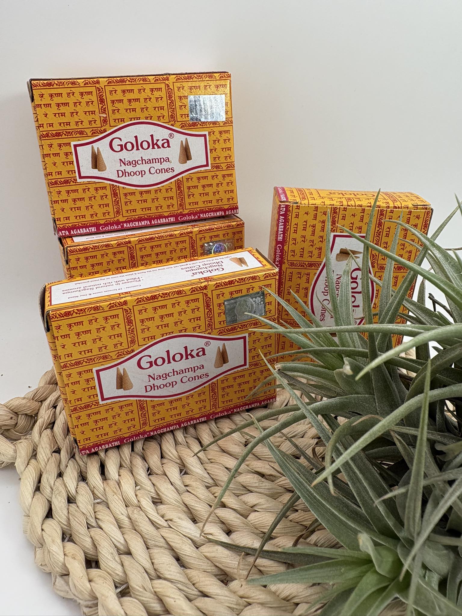 Conos de incienso nag champa de la marca Goloka.