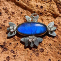 Colgante de labradorita azul con flores en plata de ley 925 - joyería de autor José Ares Design