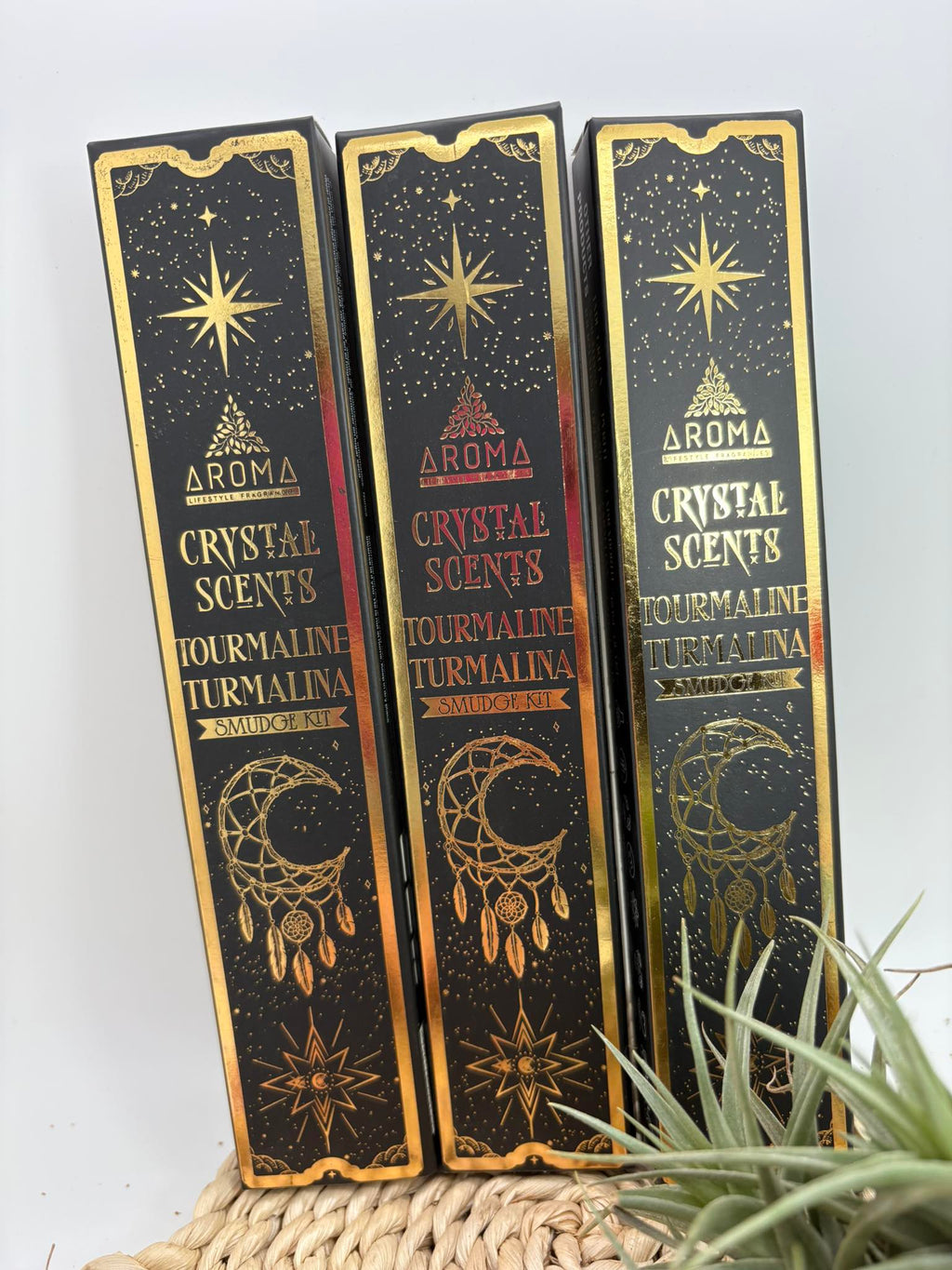 Incienso de turmalina negra, ideal para limpiezas energéticas, limpiar espacios de malas energías, practicas de rituales.  