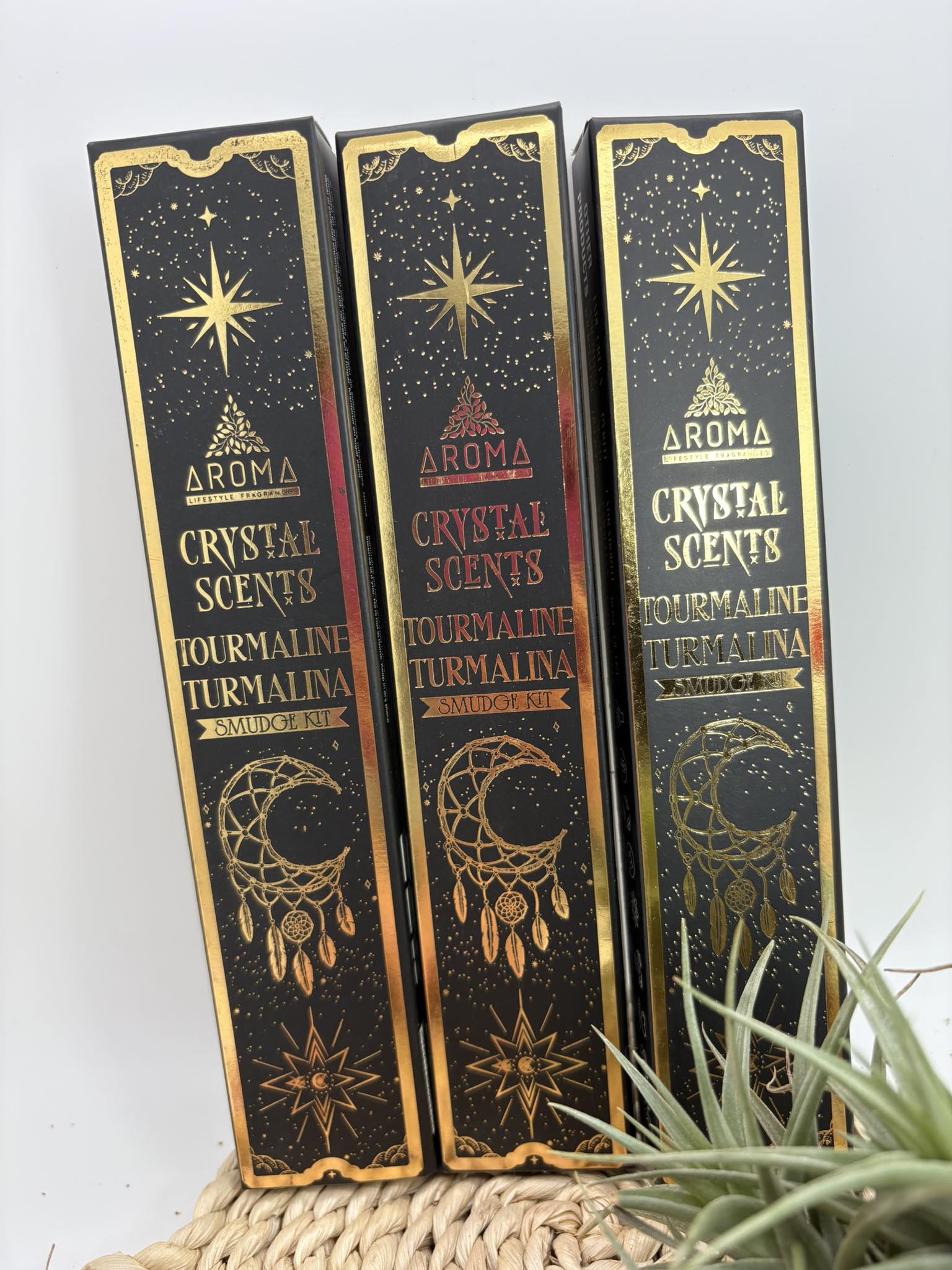 Incienso de turmalina negra, ideal para limpiezas energéticas, limpiar espacios de malas energías, practicas de rituales.  