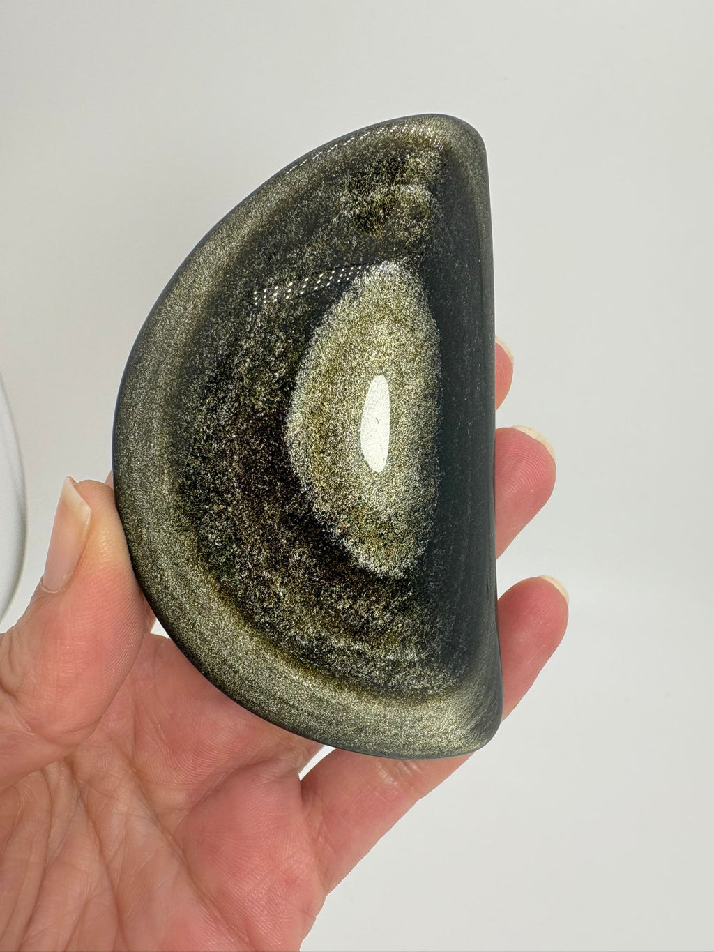 Obsidiana dorada pulida natural con intensos reflejos dorados. Pieza única seleccionada una a una, ideal para colección, decoración y trabajo energético.