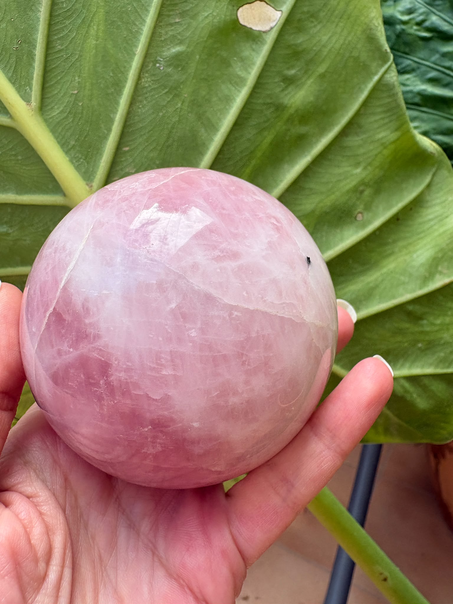 Esfera  de cuarzo rosa natural pulido