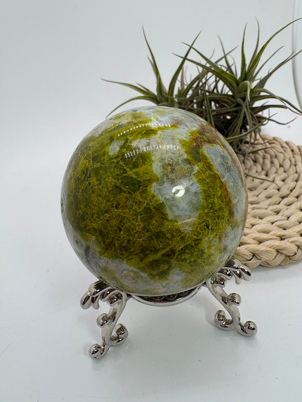 Esfera de ópalo verde de Madagascar